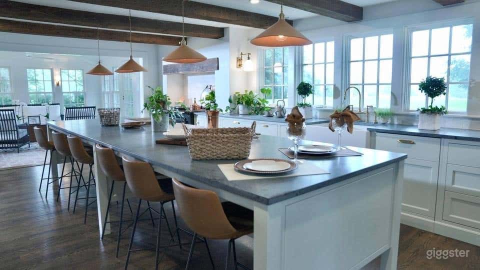 Elegant Equestrian Horse Farm House Photo 2