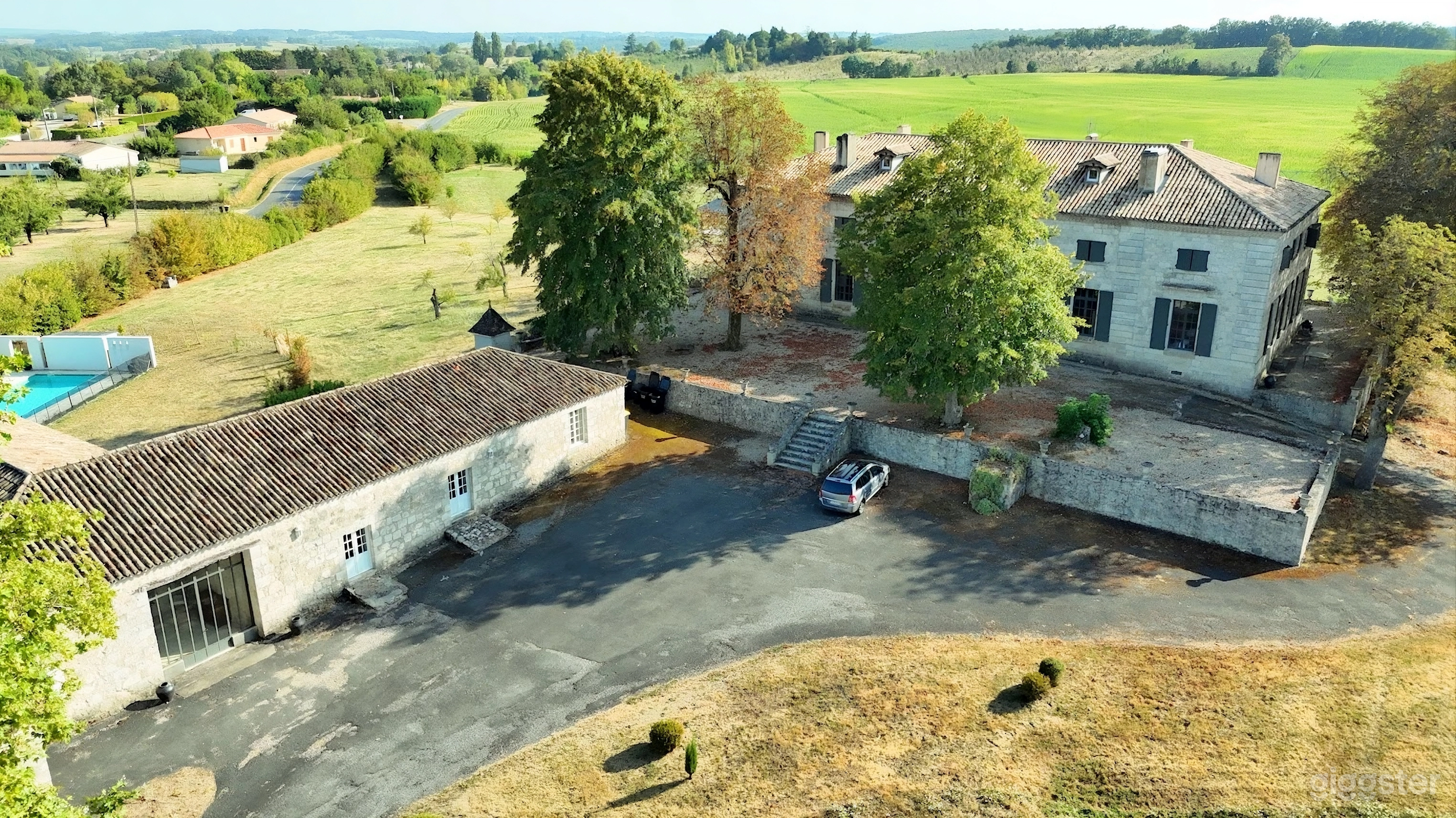 Photo de Charming 17th Century Property, 16 p., 6 br., Pool, Billiards 1