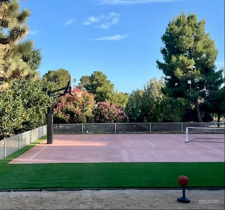  Vintage Ranch Setting with Long Driveway & Natural Landscape 