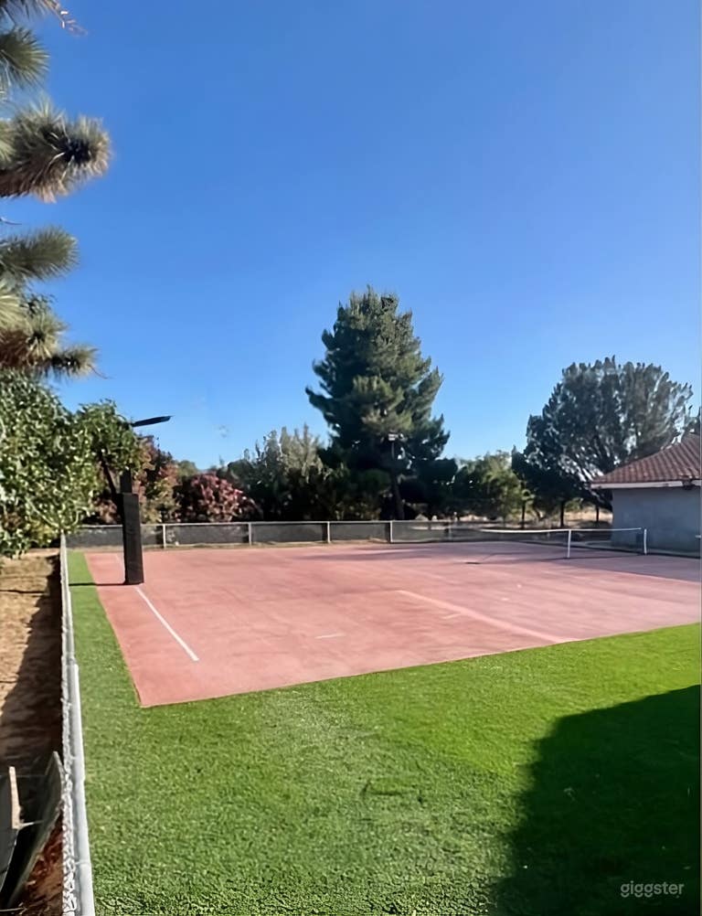  Vintage Ranch Setting with Long Driveway & Natural Landscape 