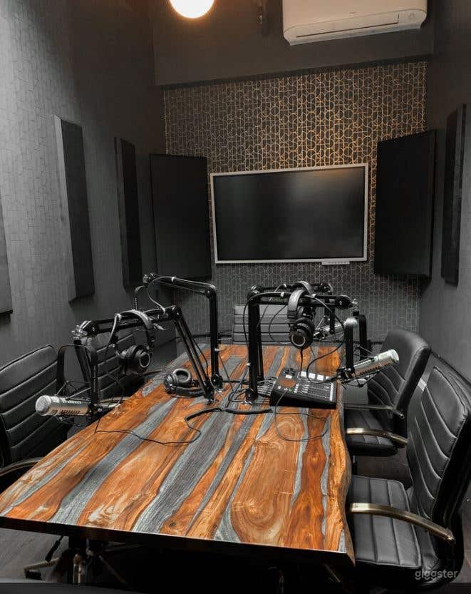 Large Podcast A in Brooklyn Photo 2