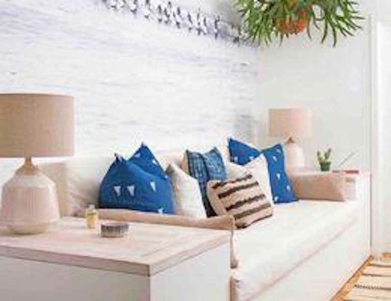  Salón de Barrio con Estilo Chic, Acogedor e Íntimo 