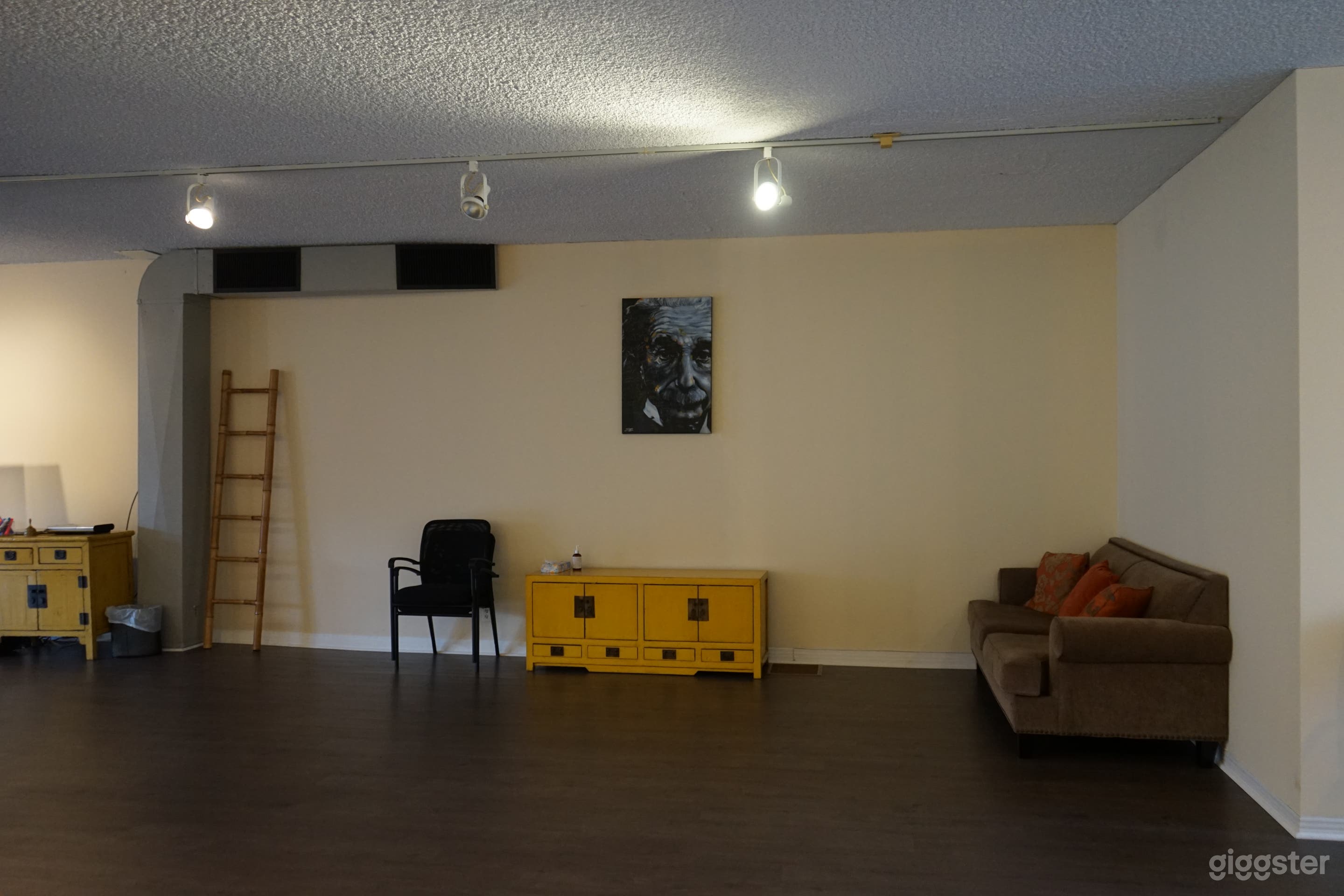 Einstein room - Upper level