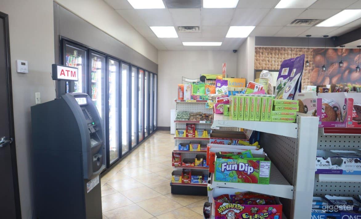 Family Friendly Convenience Store Photo 4