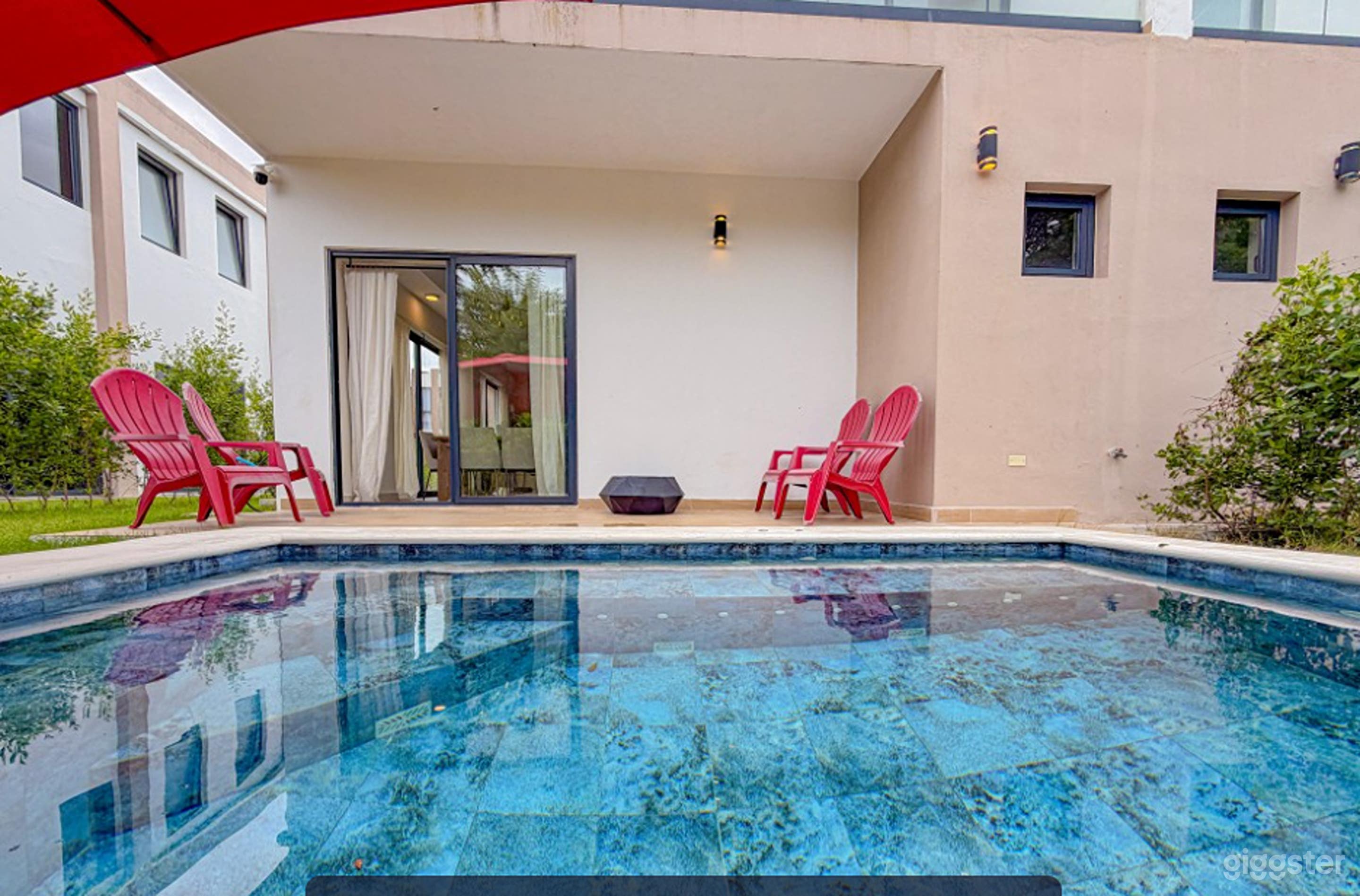 Tropical Private Pool Oasis Photo 3