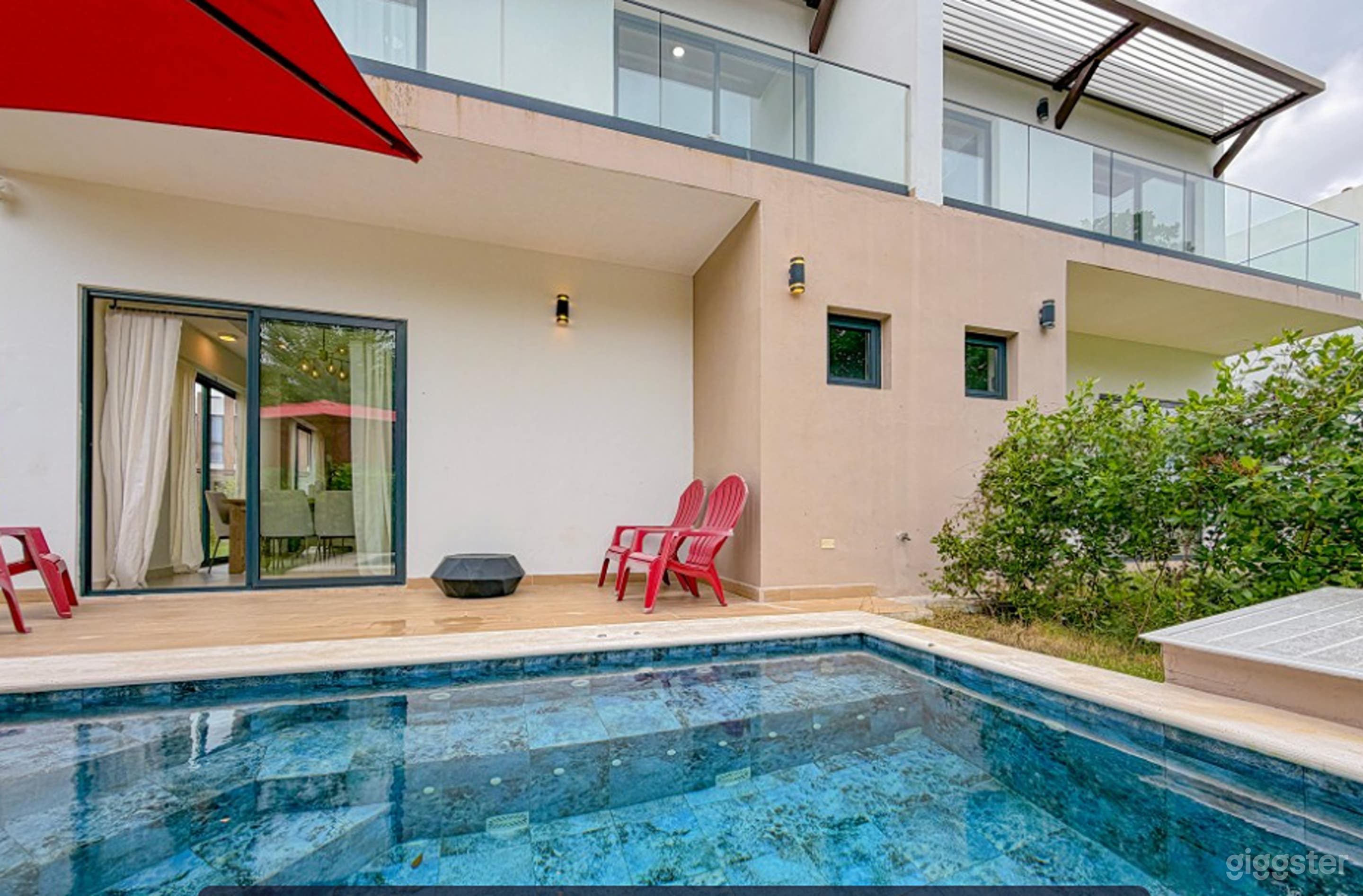 Tropical Private Pool Oasis Photo 4