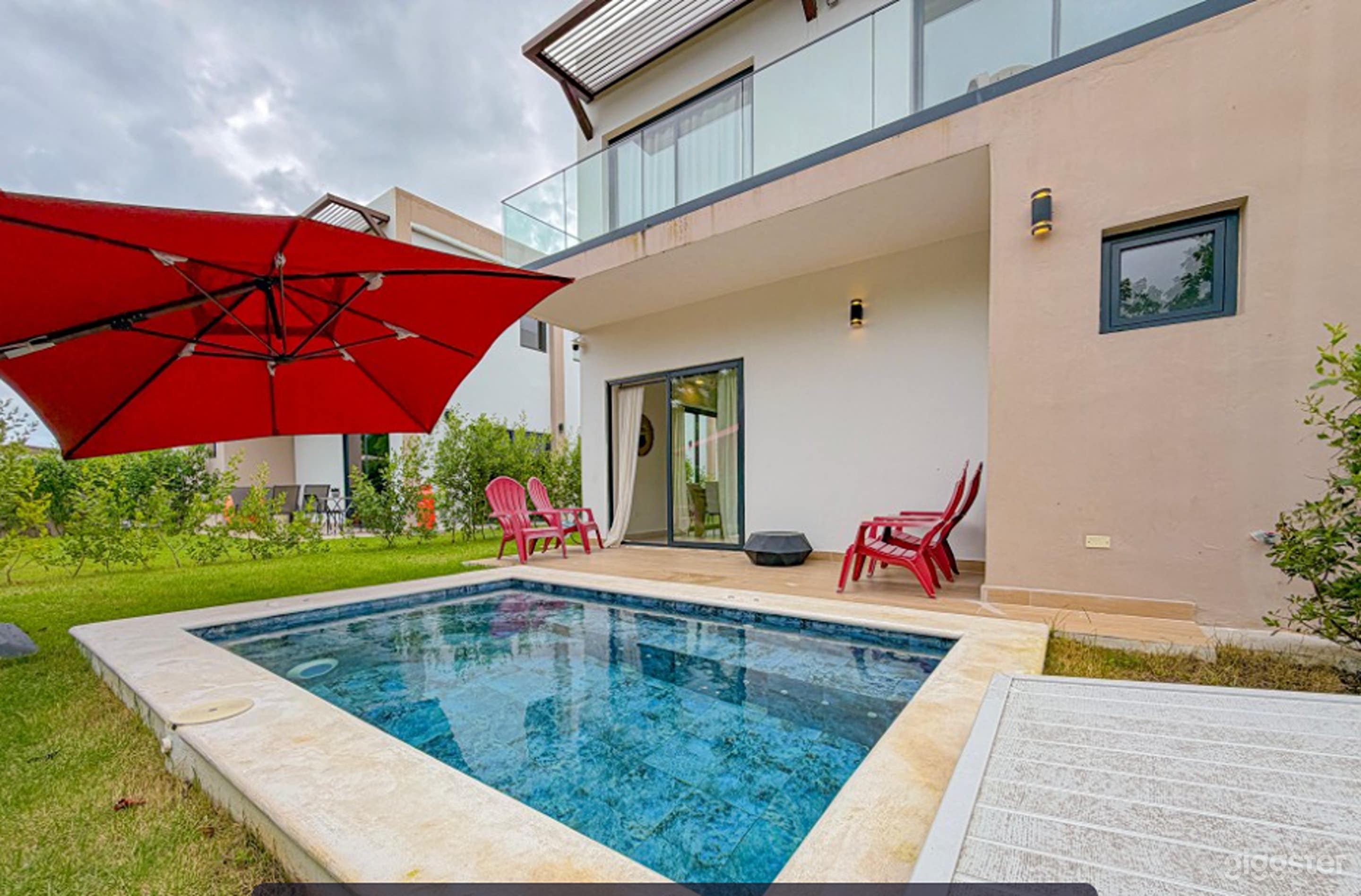 Tropical Private Pool Oasis Photo 1