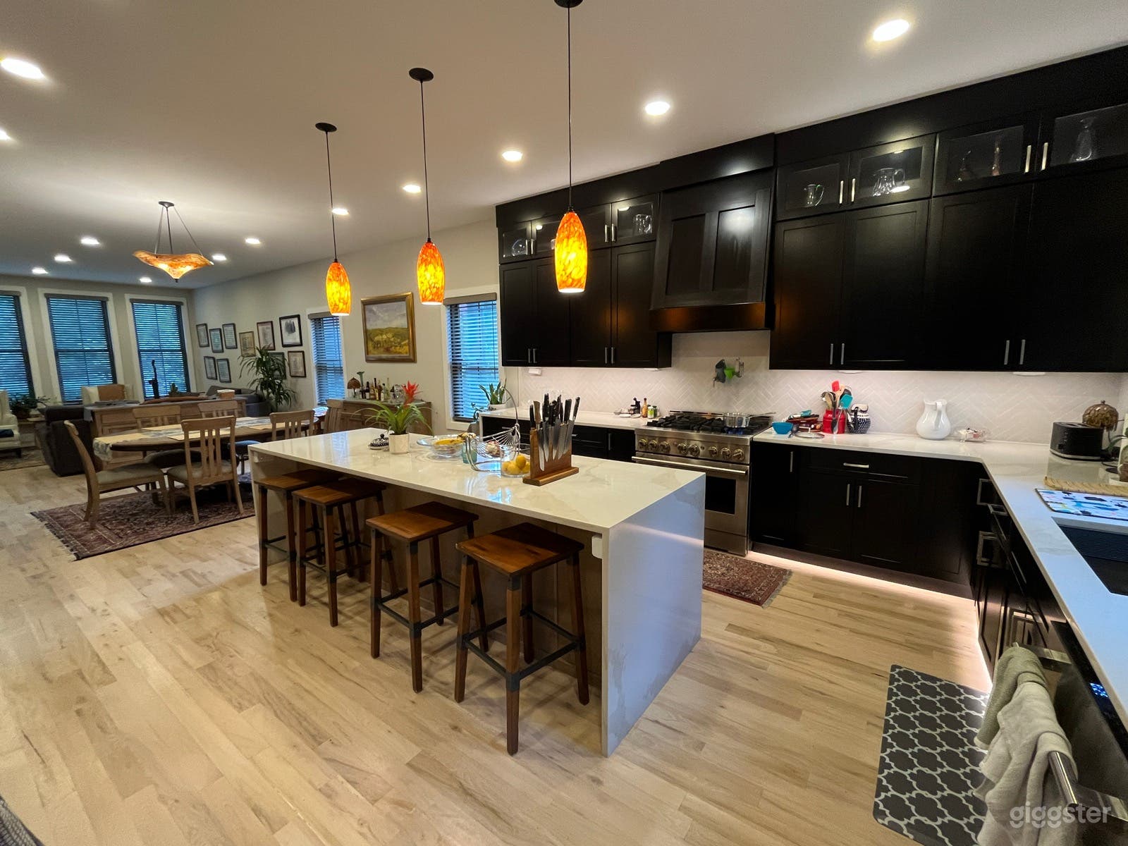 Suburban home with modern, open-plan kitchen Photo 4