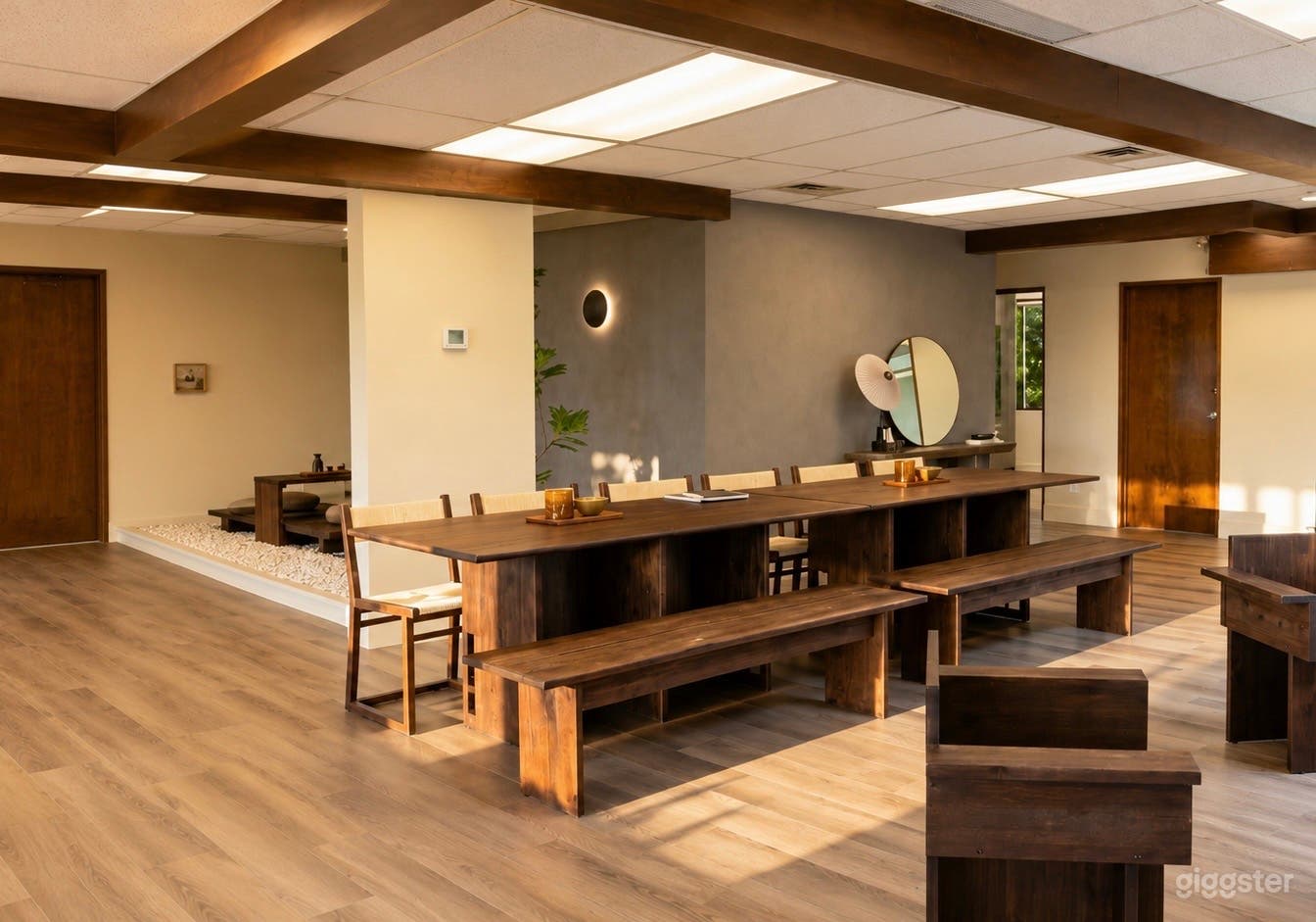 Japanese-Style Design Lounge Photo 1