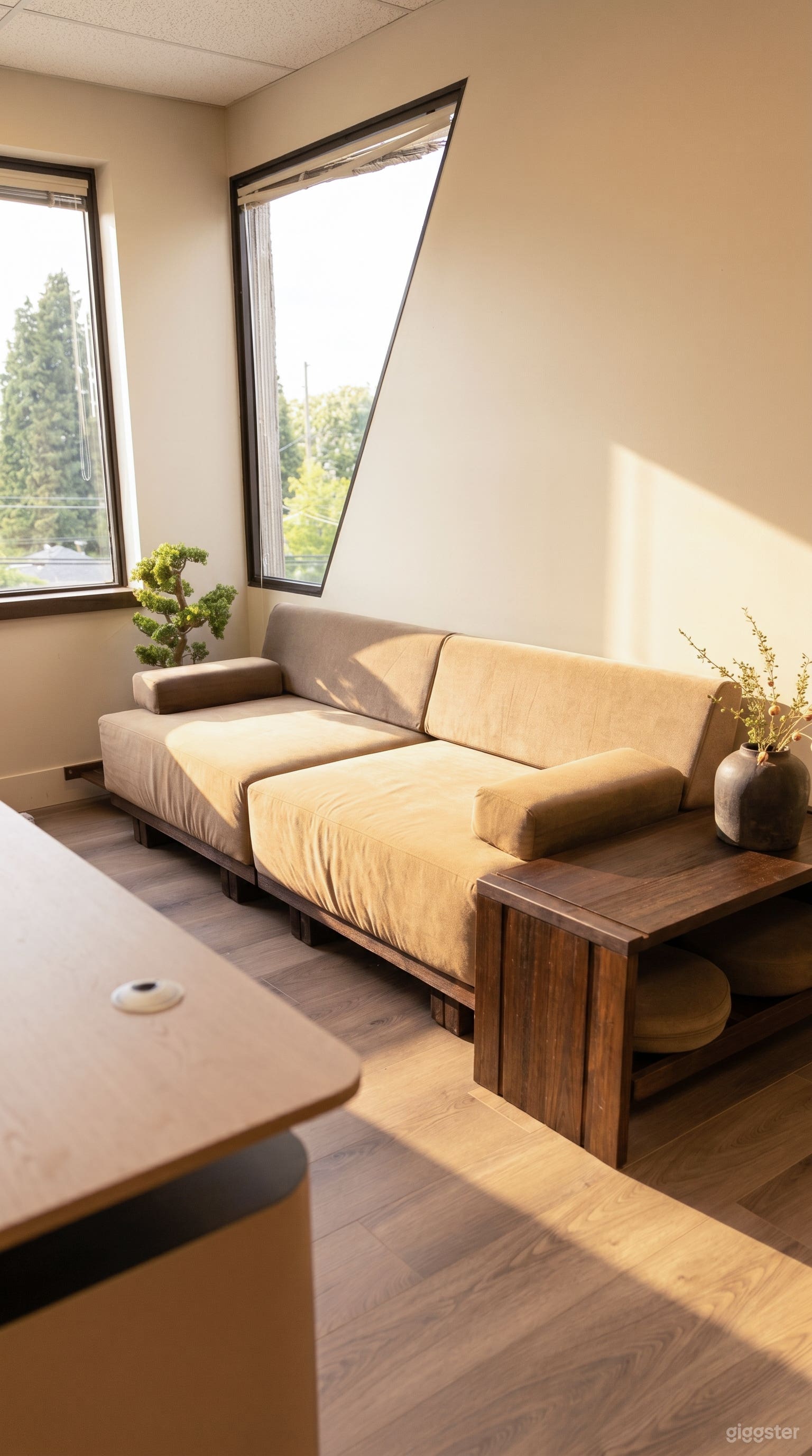Japanese-Style Design Lounge Photo 4