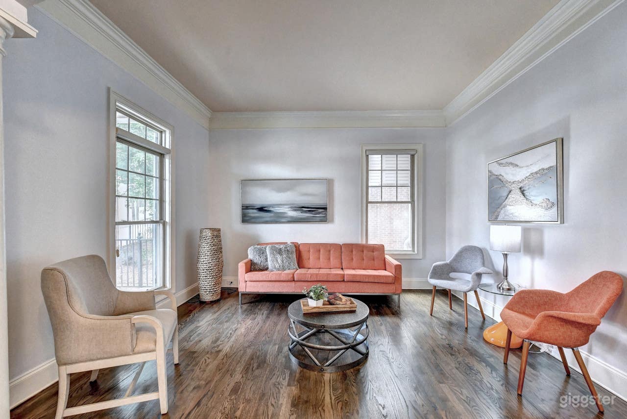 Newly Renovated Stunning Home Photo 3