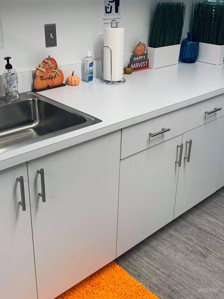 Modern Conference Room Photo 2