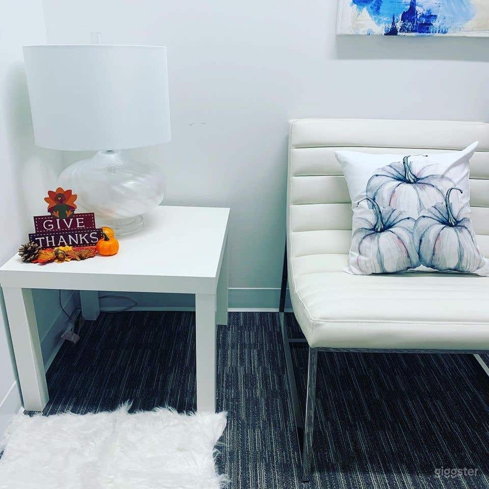 Modern Conference Room Photo 4