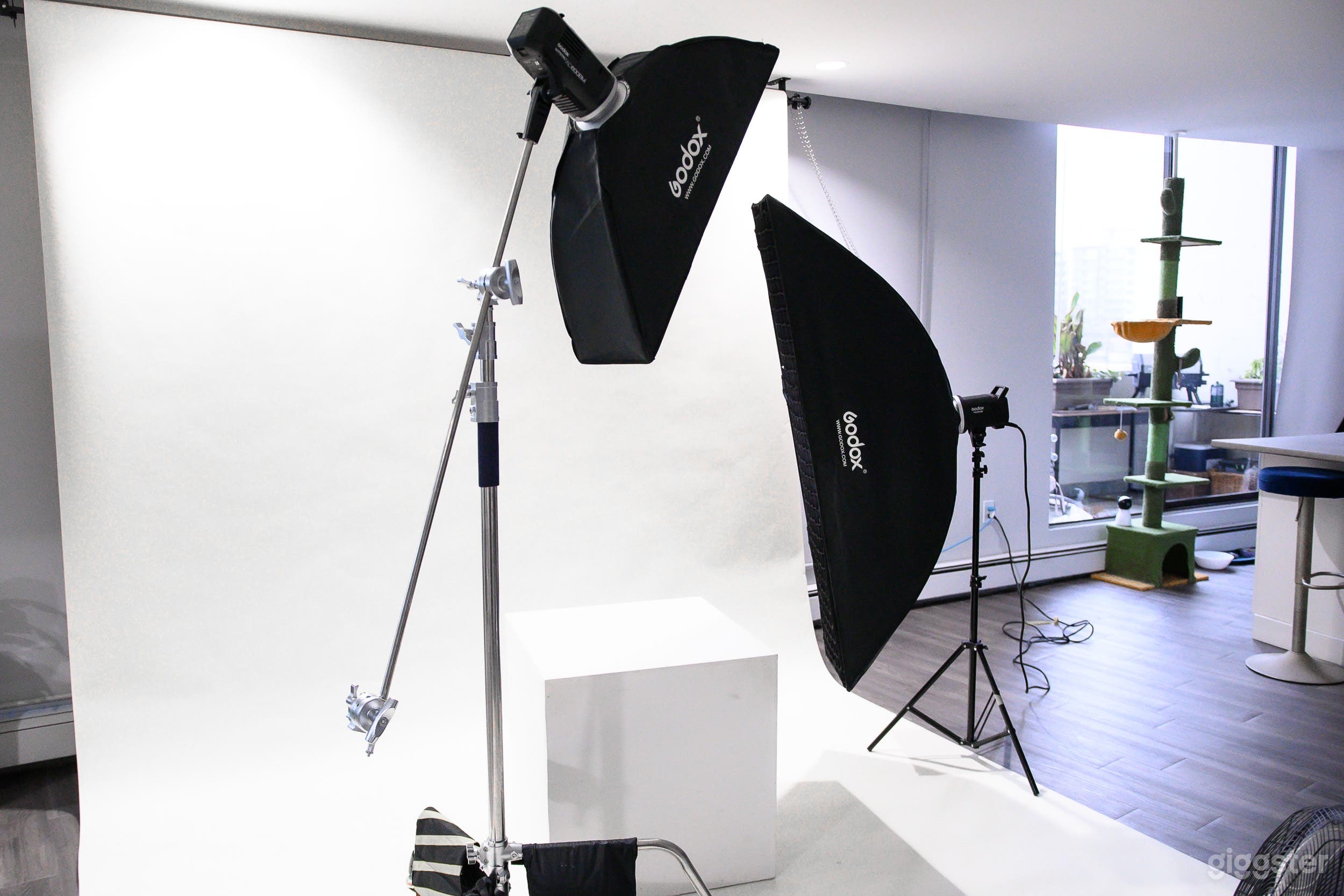 Bright Spacious Creative Space in North Vancouver Photo 1