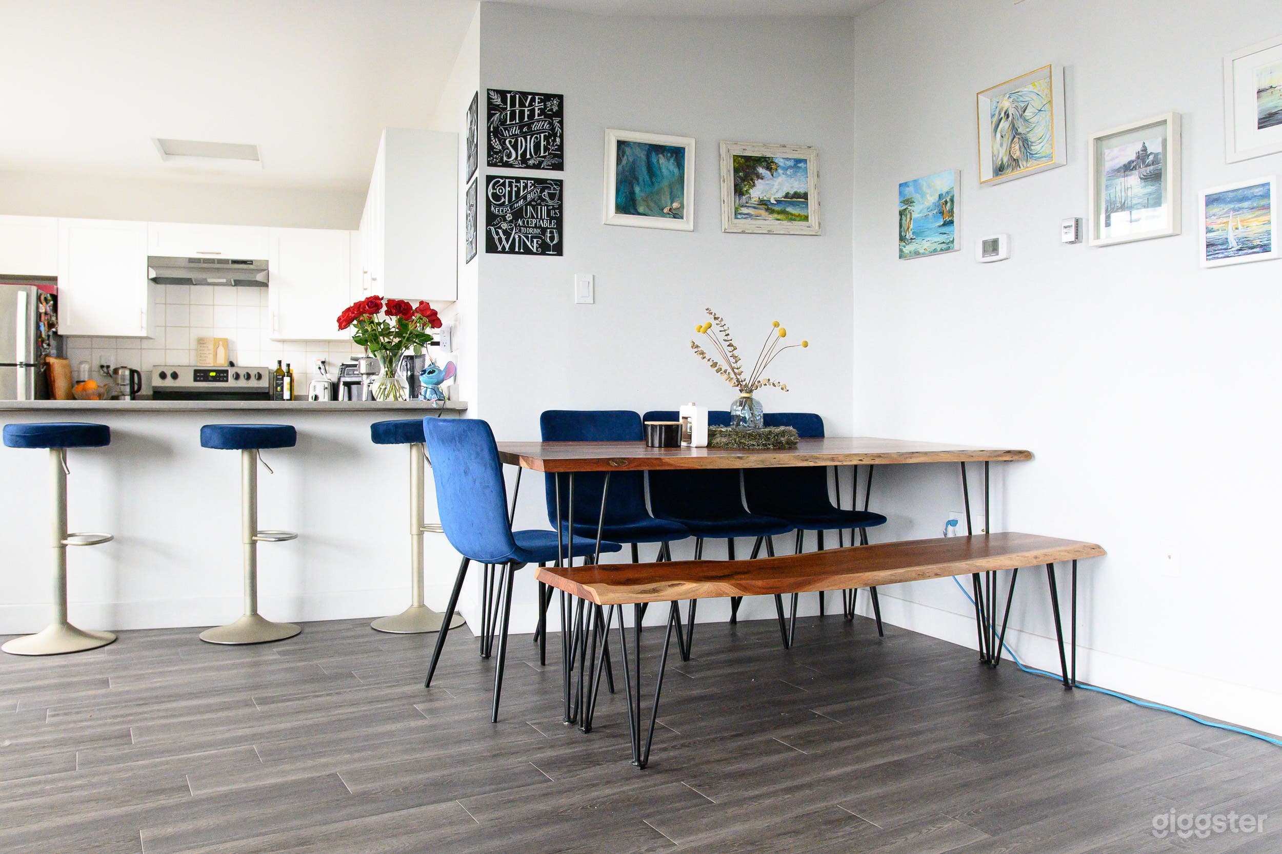 Bright Spacious Creative Space in North Vancouver Photo 4