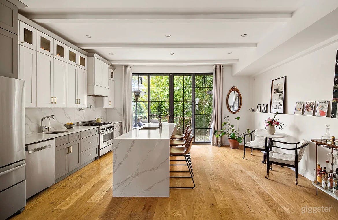 Creative Artist Oasis and Sundrenched Loft Studio Townhouse Photo 3