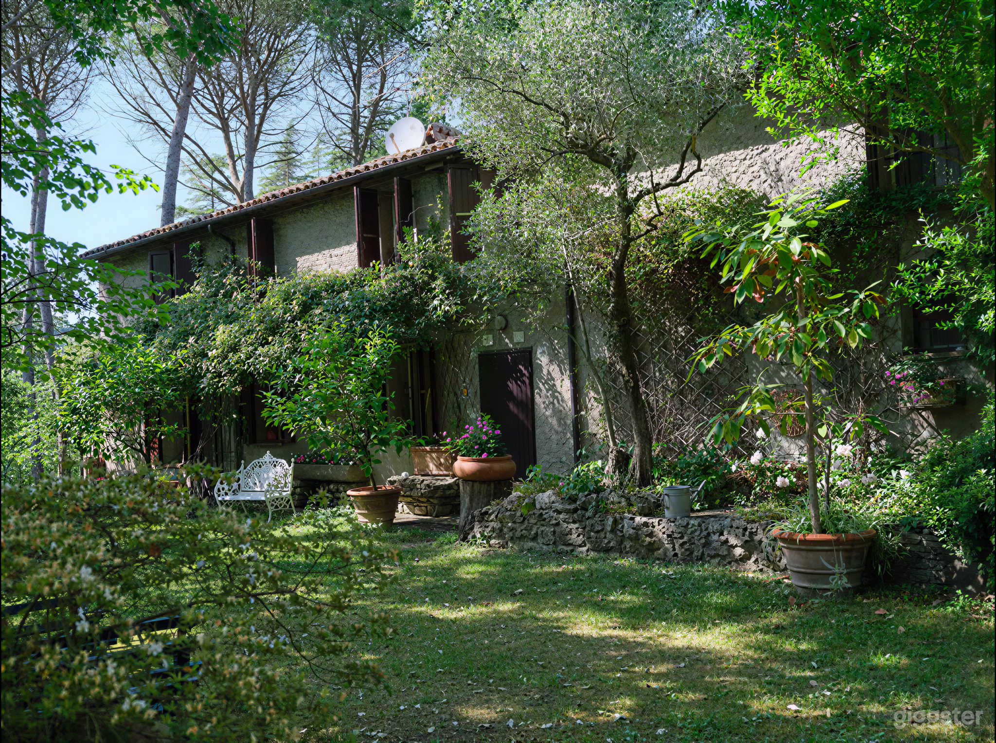 Foto di Grande casa in collina, con parco e piscina 2