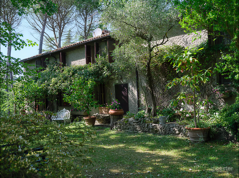  Grande casa in collina, con parco e piscina 