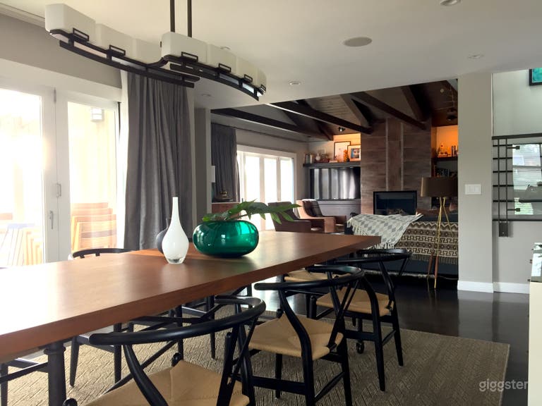  Organic Modern Reservoir-Front Home in LA 