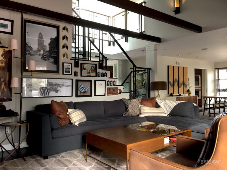  Organic Modern Reservoir-Front Home in LA 