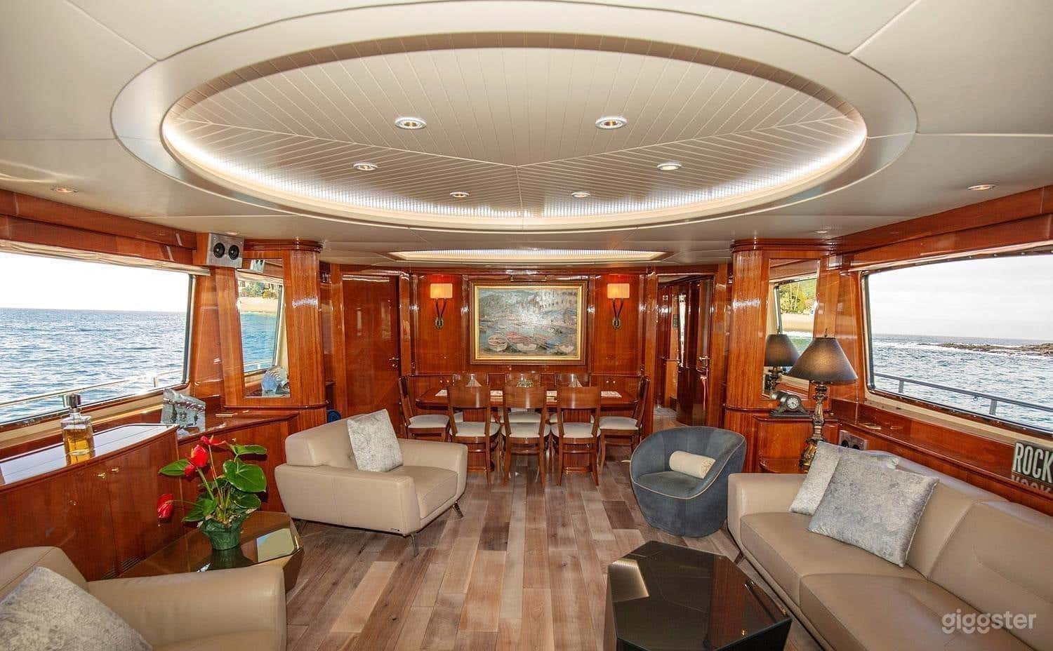 100' AZIMUT YACHT / NEWPORT BEACH Photo 2