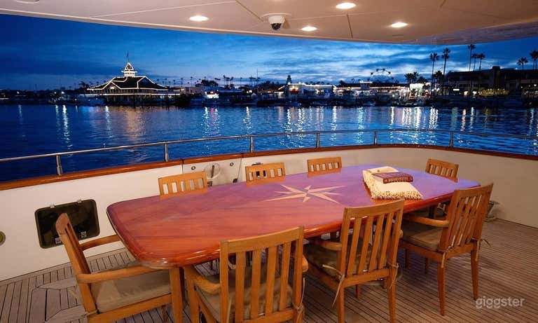  100' AZIMUT YACHT / NEWPORT BEACH 