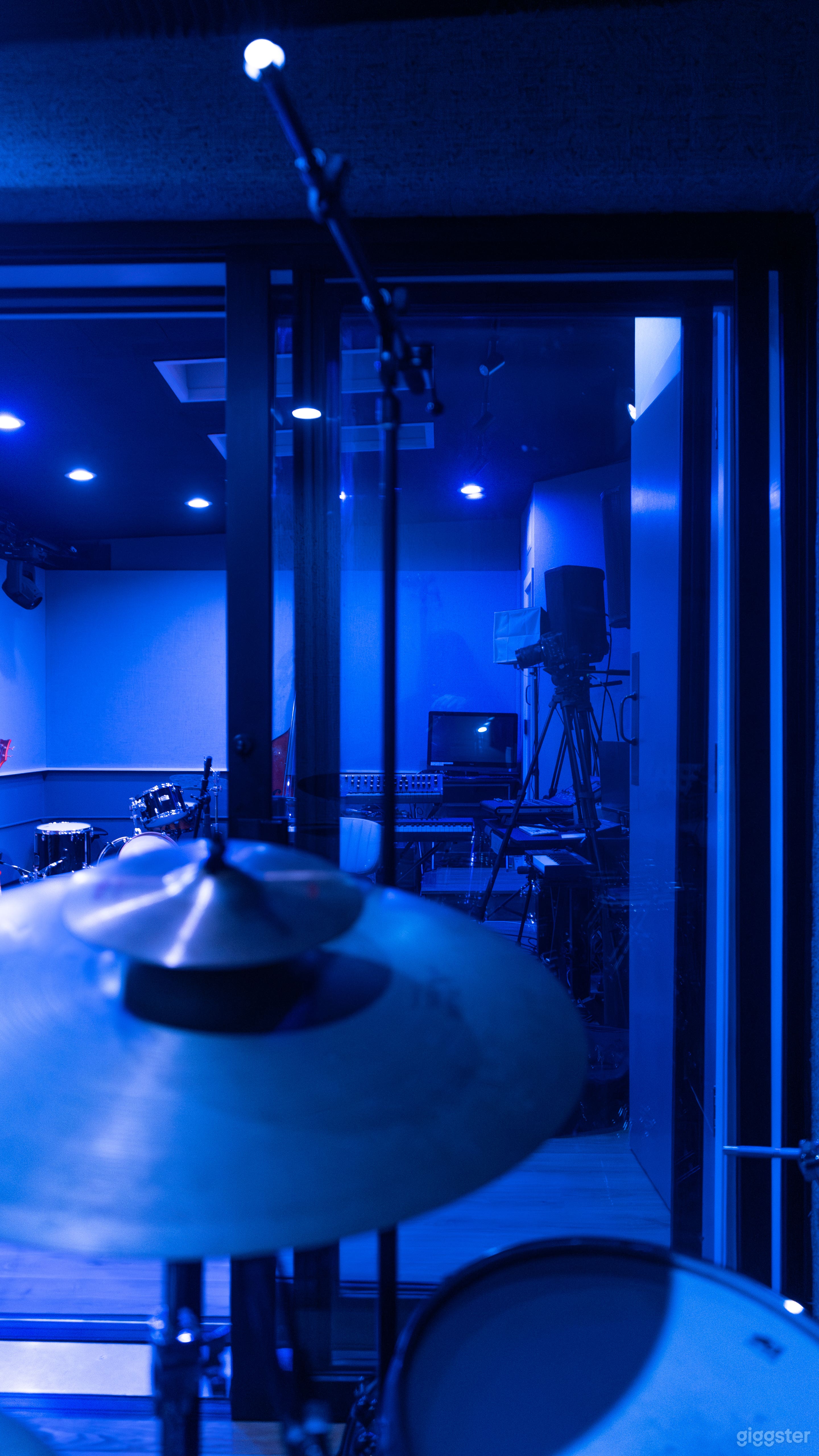 Superb Rehearsal Room By The Recording Club  Photo 3