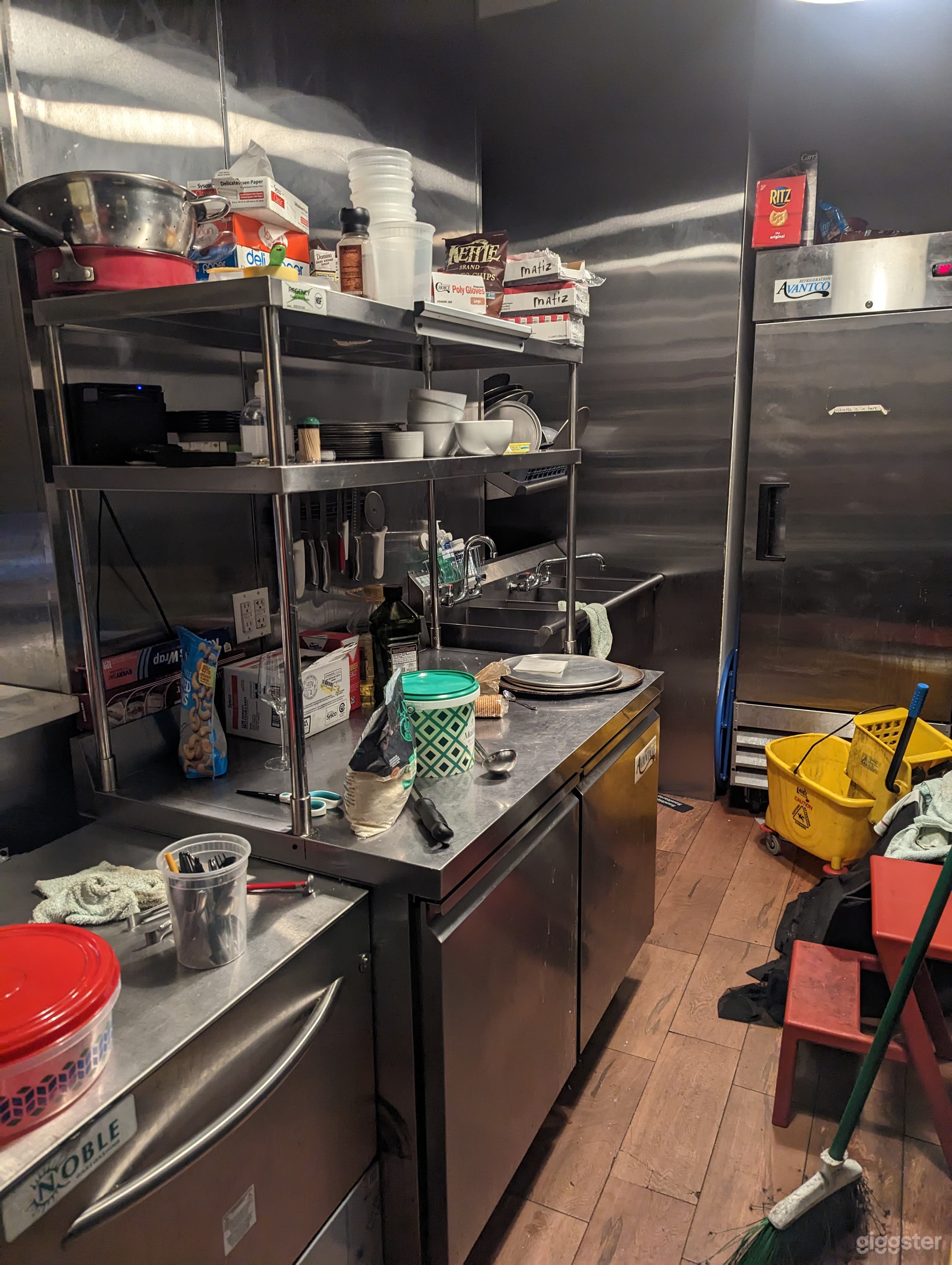 Cool Vacant Bar for Film/Video/Meetings  Photo 4