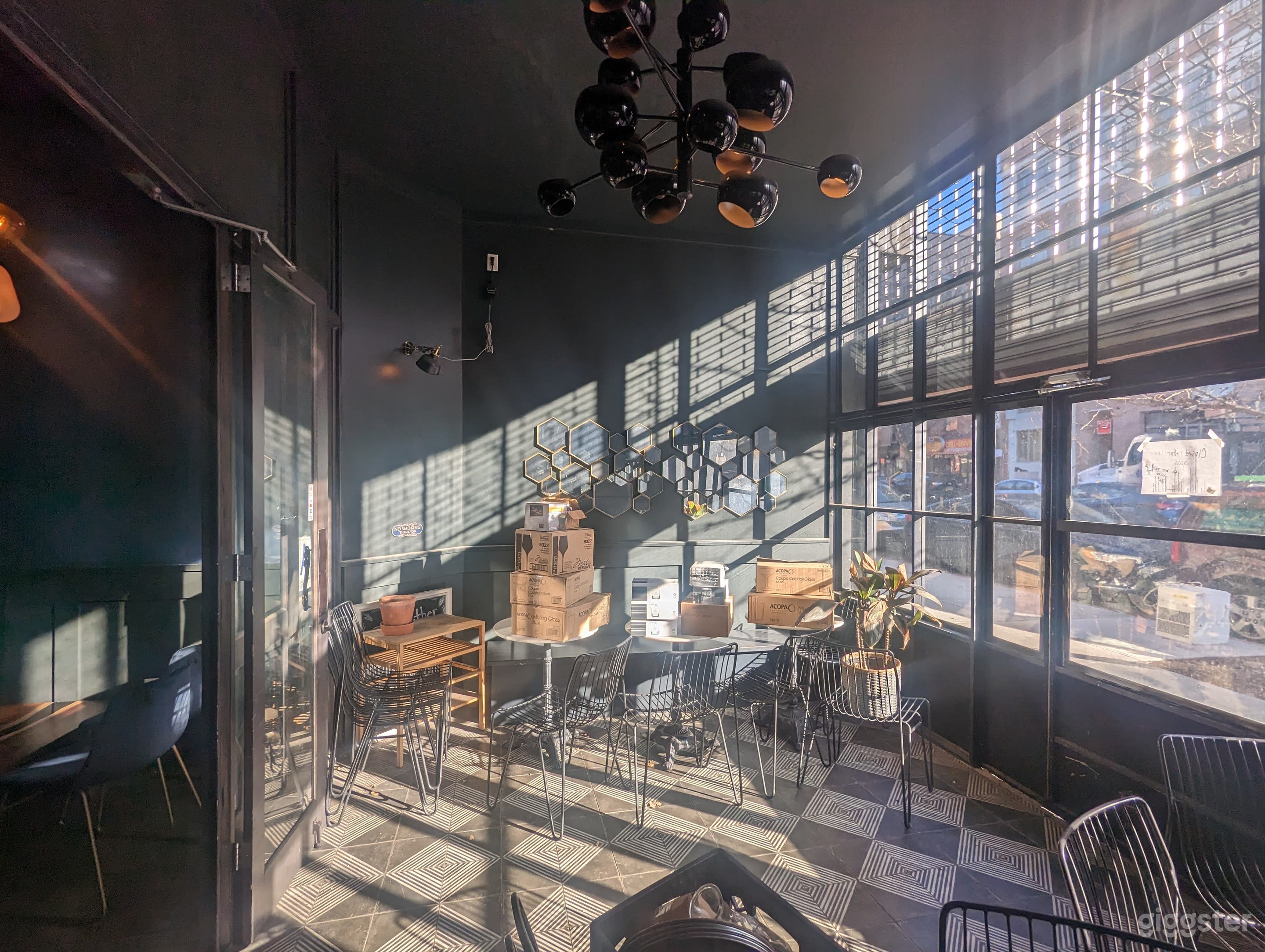 Cool Vacant Bar for Film/Video/Meetings  Photo 3