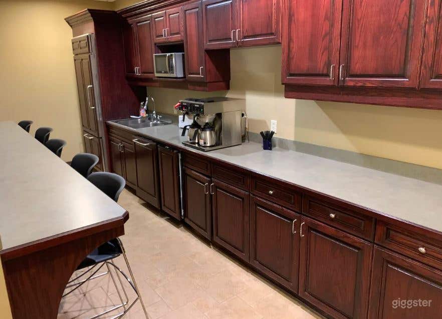 Upscale Meeting and Conference Room for 6 People Photo 4