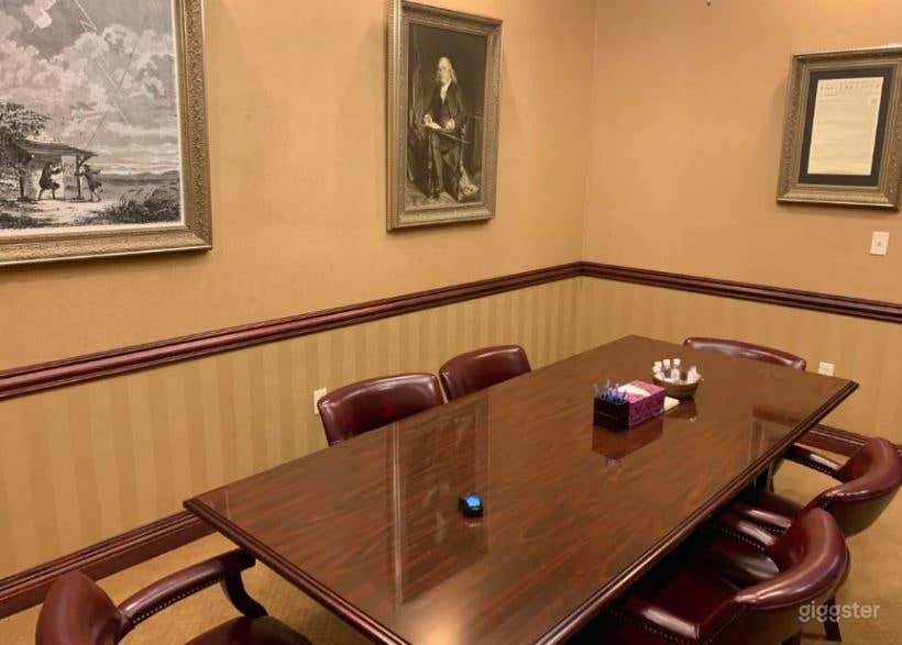Upscale Meeting and Conference Room for 6 People Photo 2