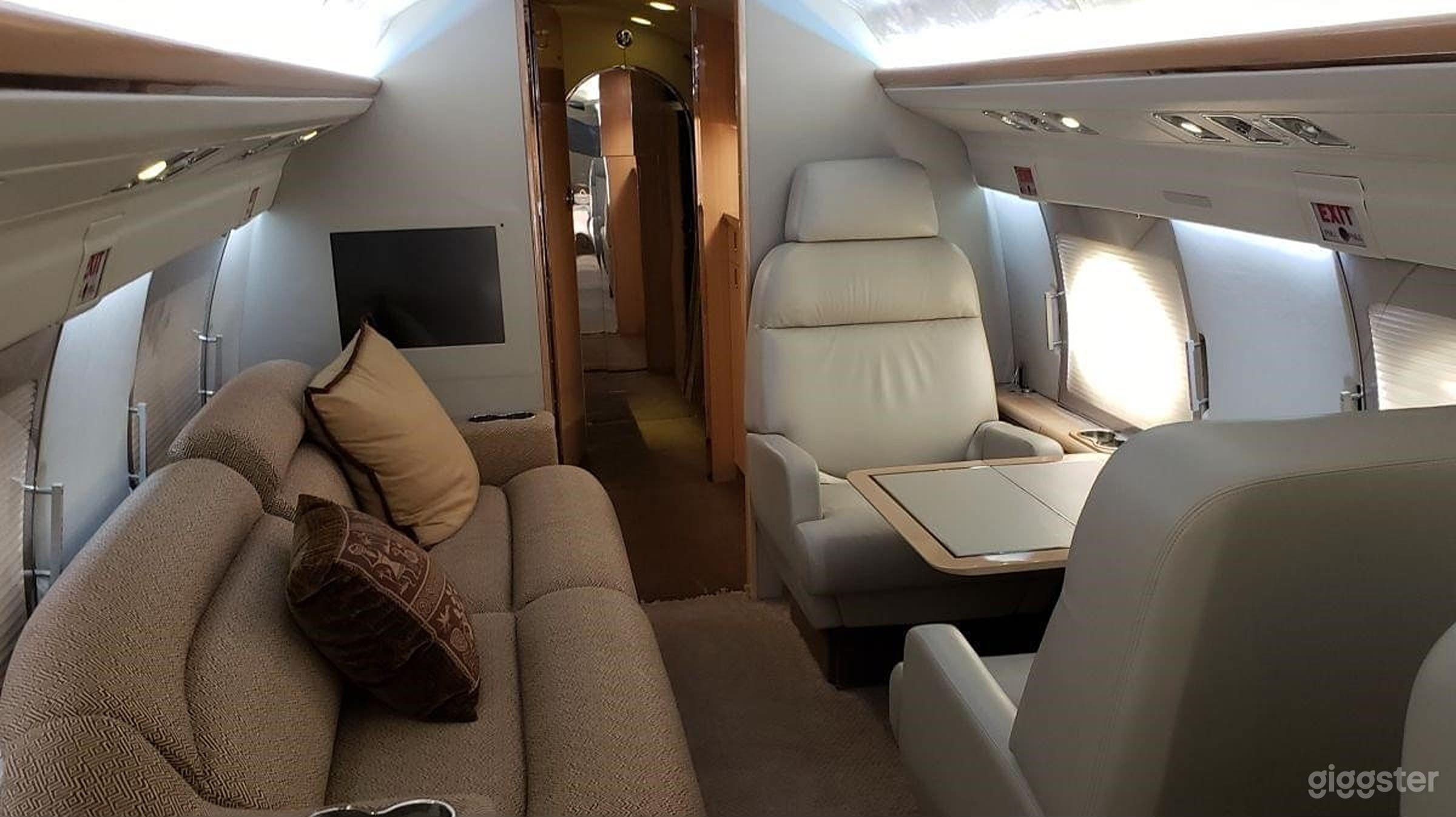 PRIVATE JET AVAILABLE FOR PHOTO/VIDEO SHOOTS Photo 4