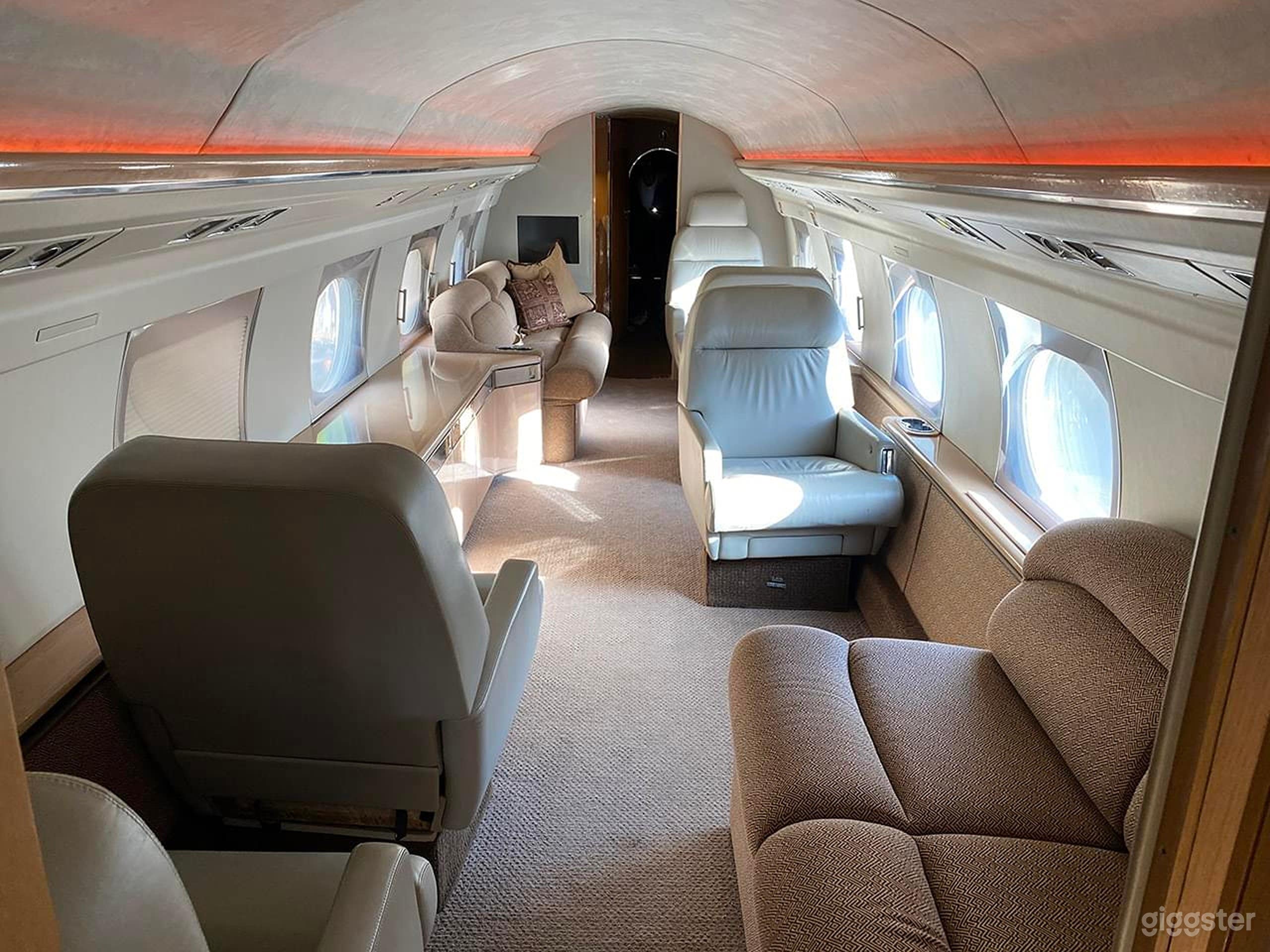 PRIVATE JET AVAILABLE FOR PHOTO/VIDEO SHOOTS Photo 3