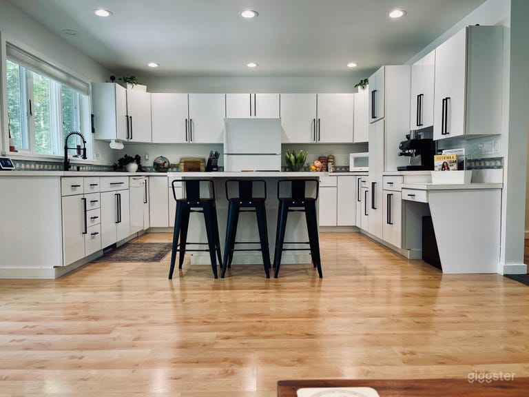  Modern Rustic Mountain House and Horse Farm 