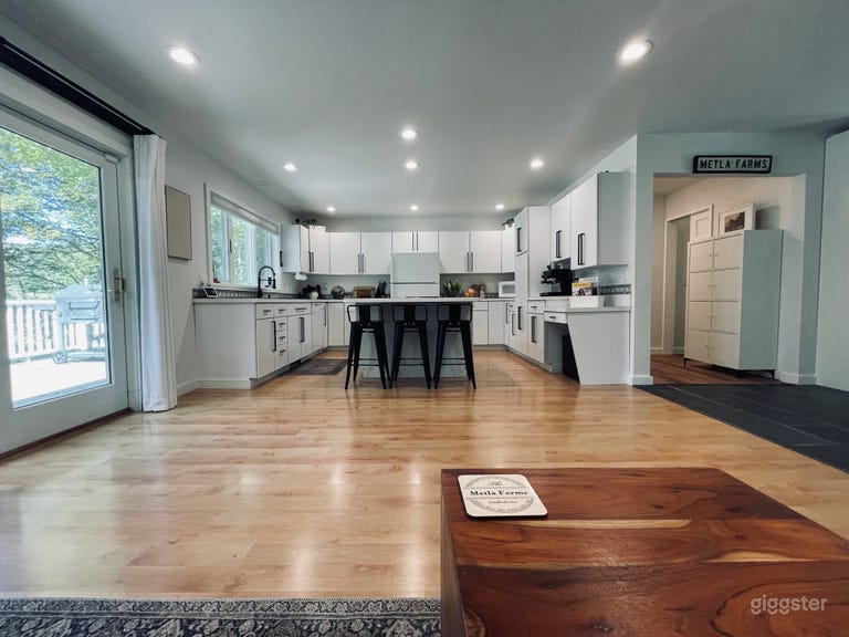  Modern Rustic Mountain House and Horse Farm 