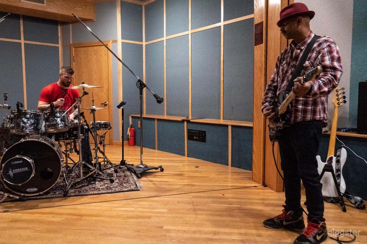 Studio A-Massive,State of the Art Recording Studio Photo 2