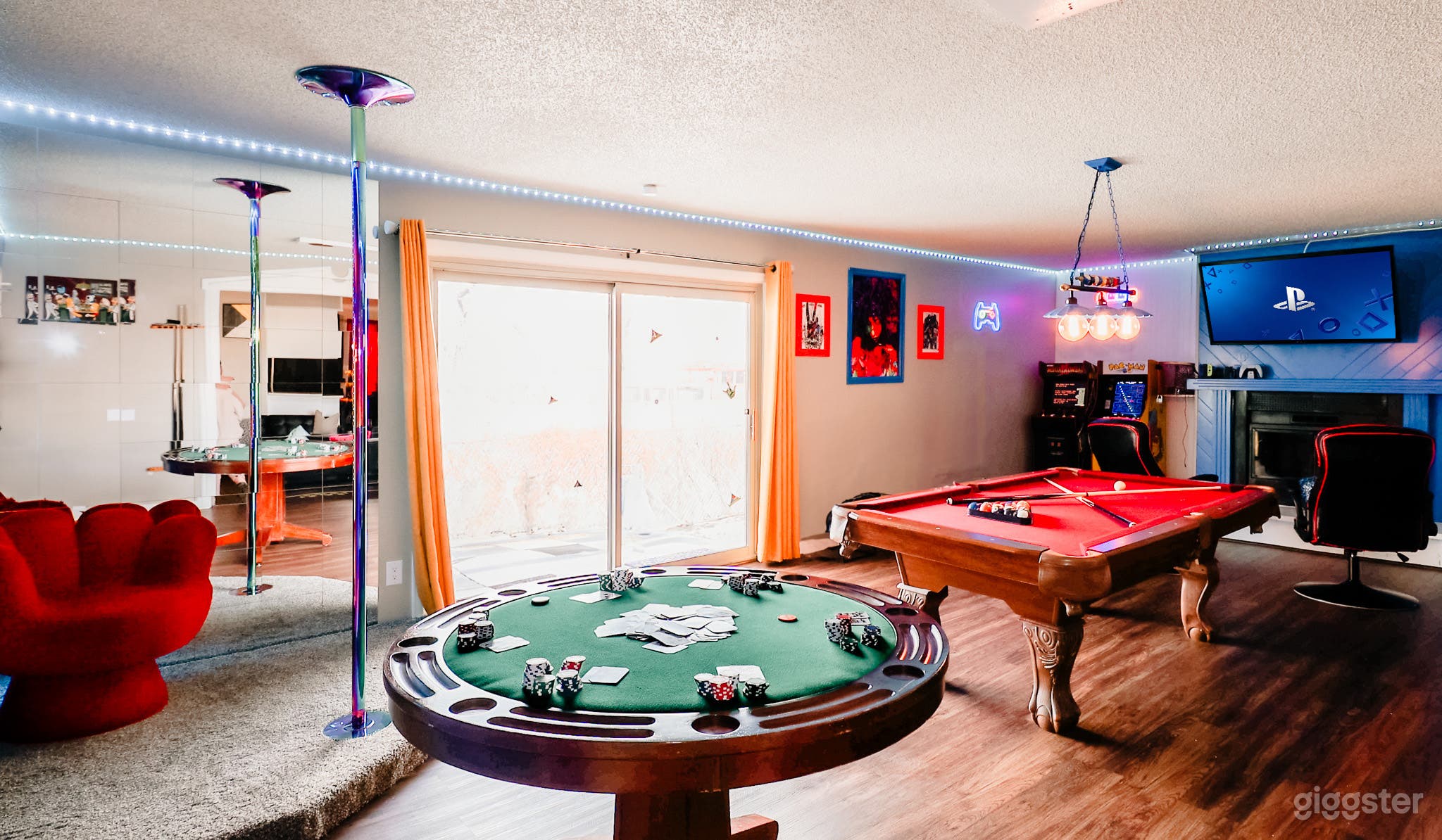 Entertainment Extravaganza: Dive into Billiards, Poker, Gaming, and More in Our Ultimate Game Room Experience! ️