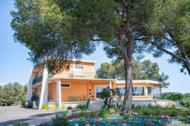  Hôtel-Restaurant au cœur des vignes proche de la mer 