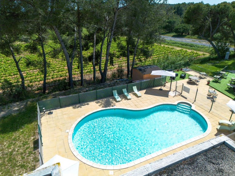  Hôtel-Restaurant au cœur des vignes proche de la mer 