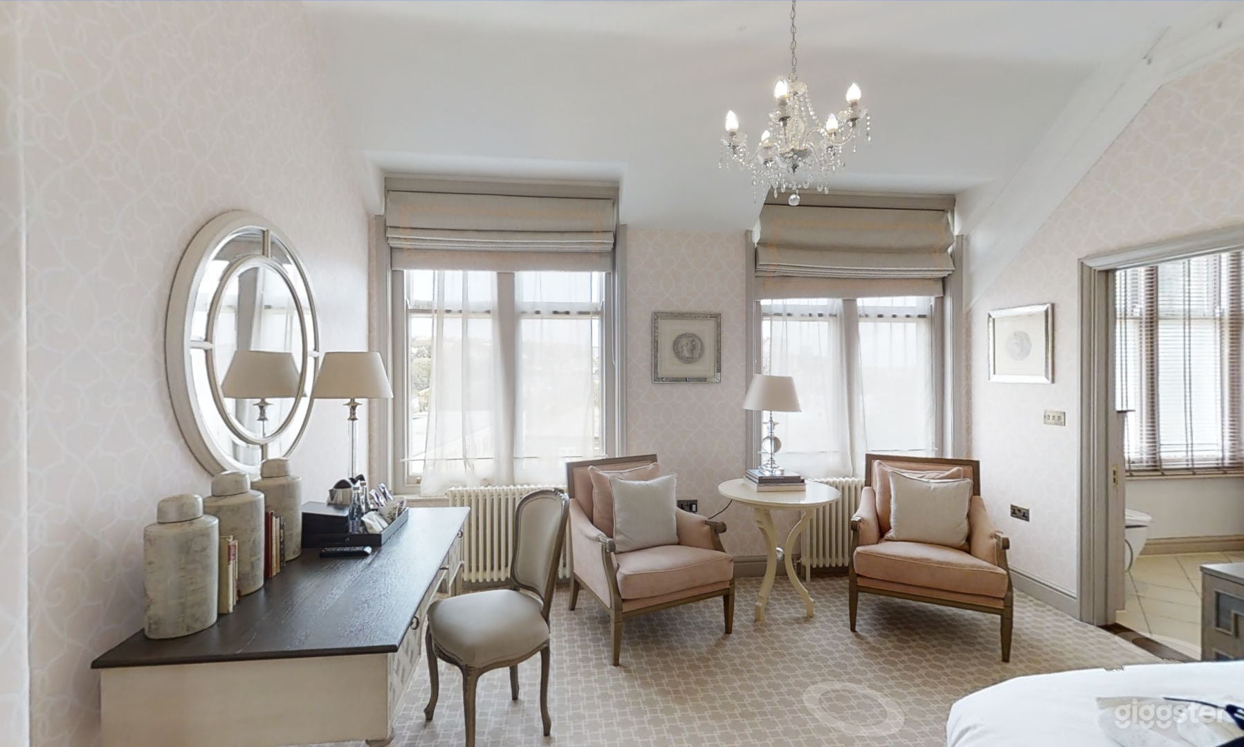 Waxwing Room  Photo 1