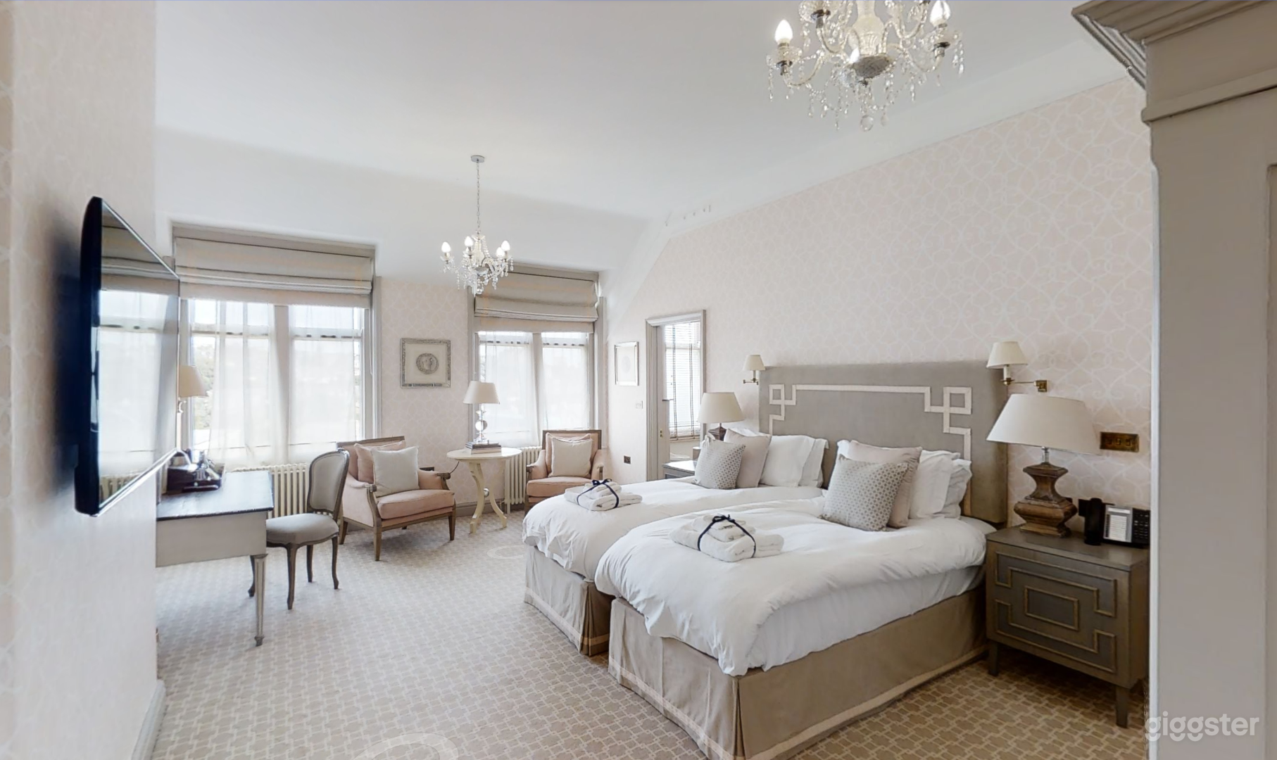 Waxwing Room  Photo 2