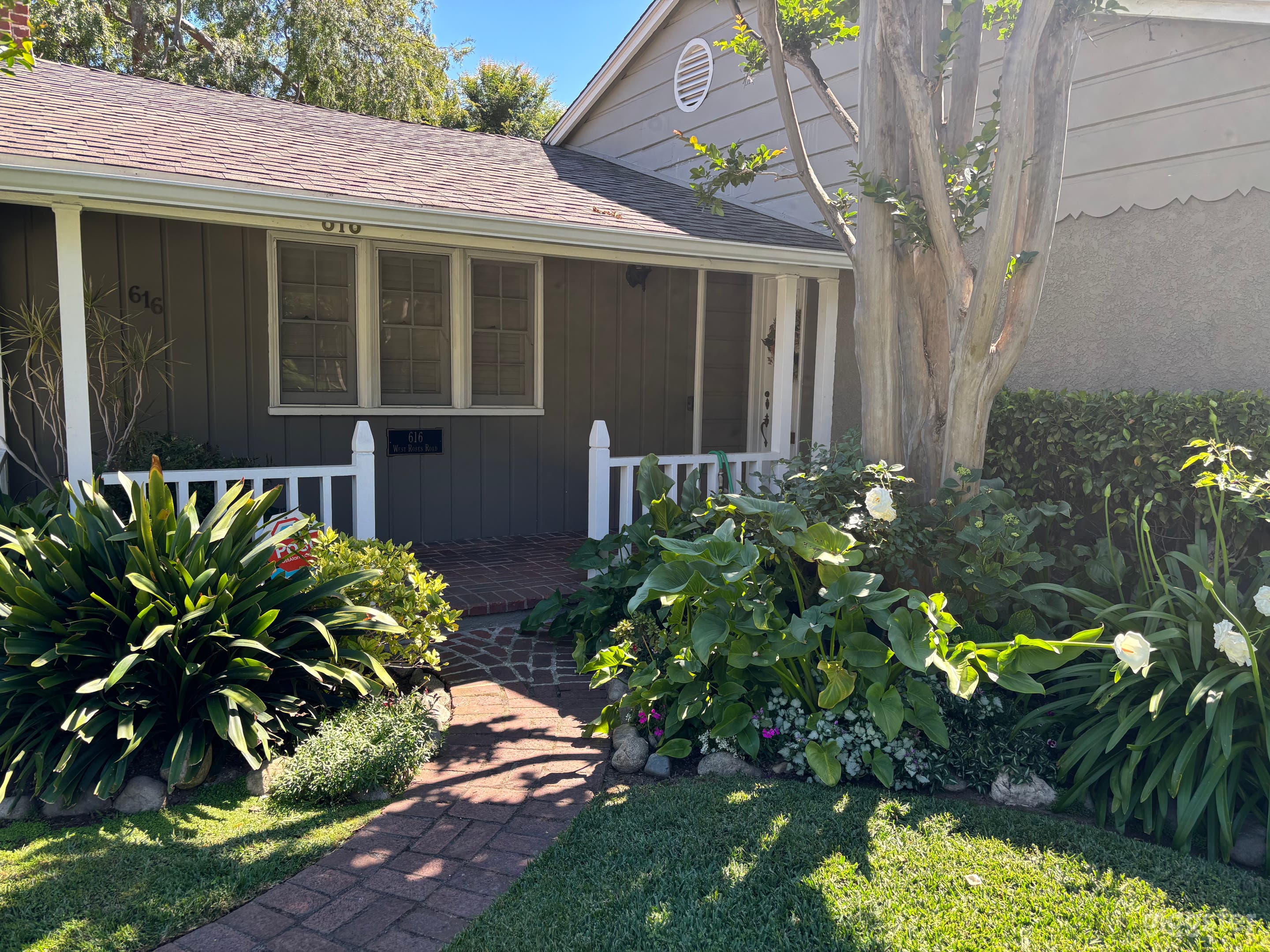 Charming, traditional gem in lovely area. Photo 2