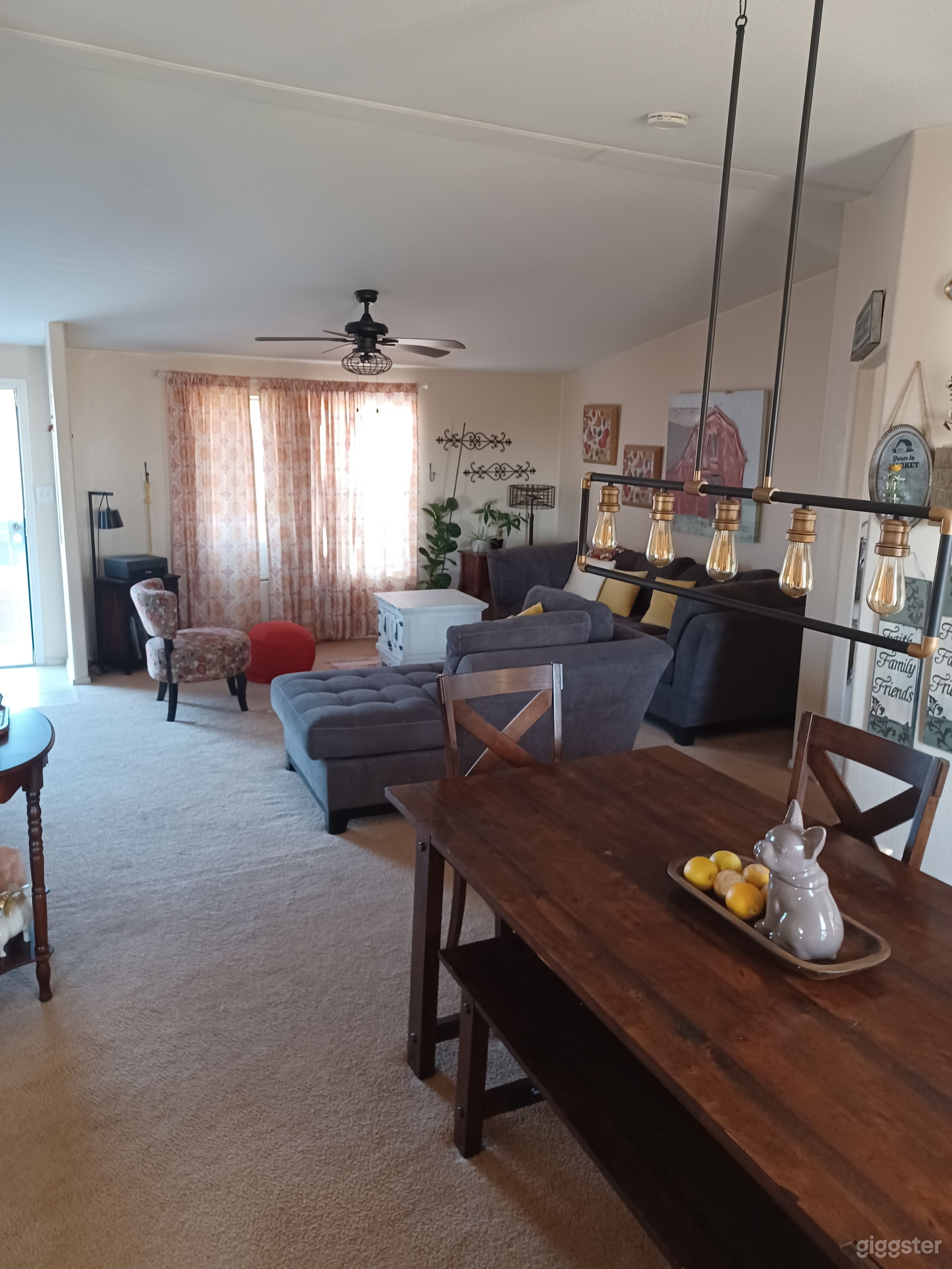 Ranch Home w Mountain Views Photo 4