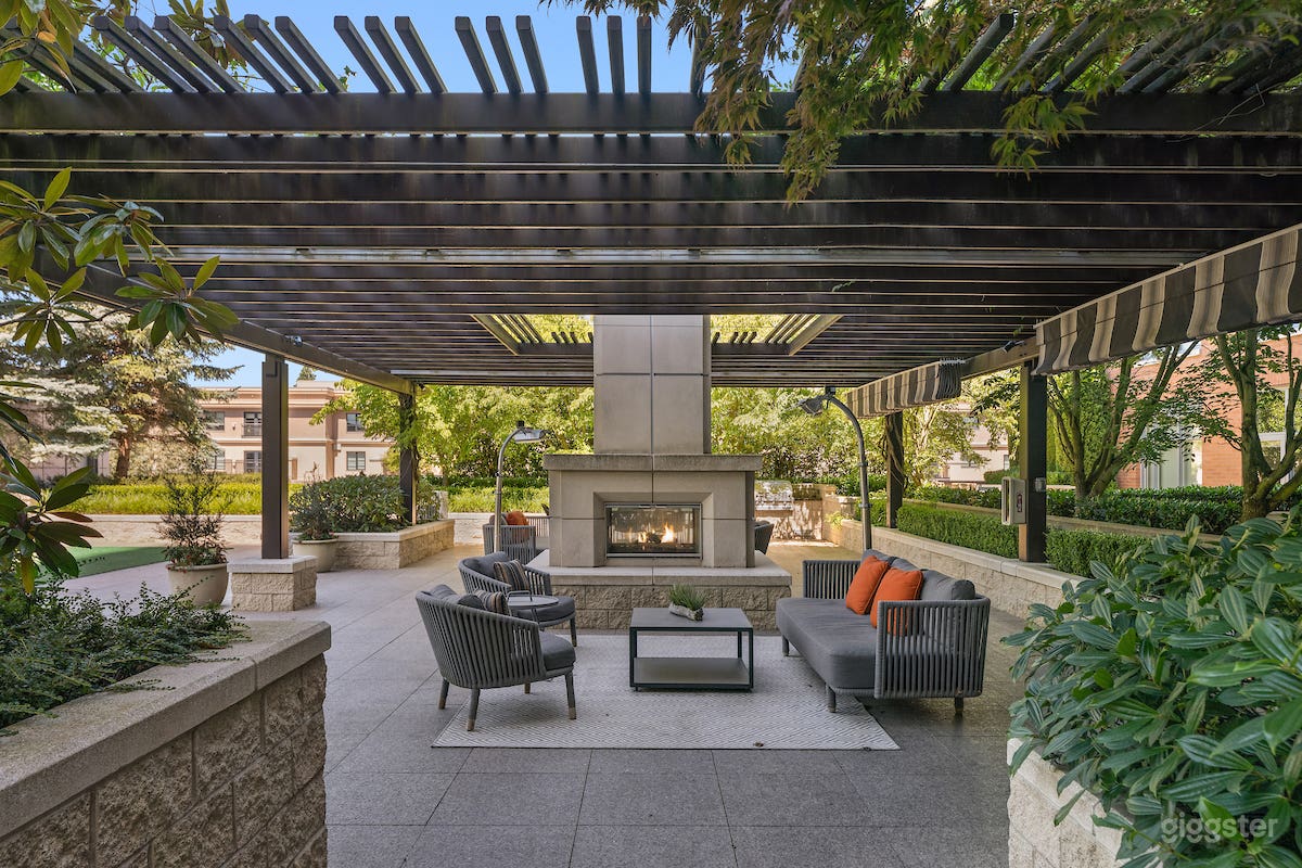 Charming Terrace w/ Billiards Room in Bellevue Photo 1