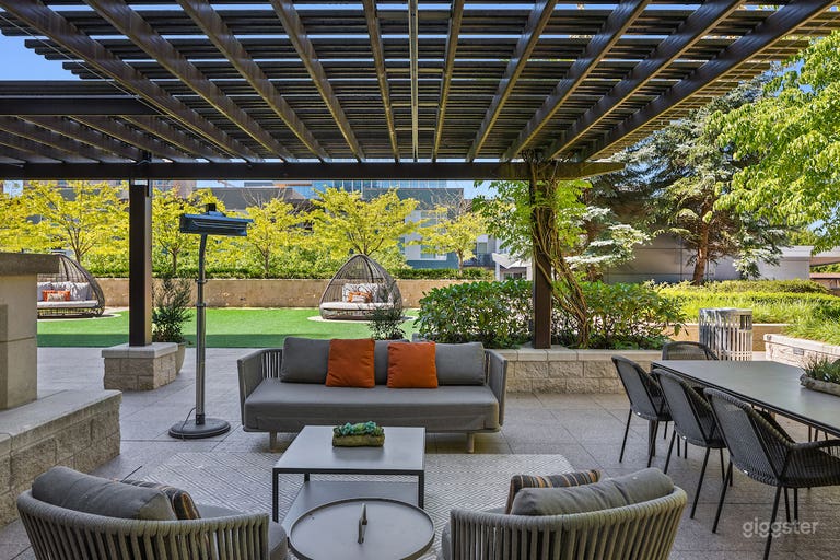  Charming Terrace w/ Billiards Room in Bellevue 