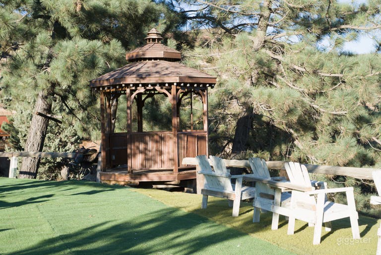  Cliffside Garden & Gazebo Overlooking Desert Valley 