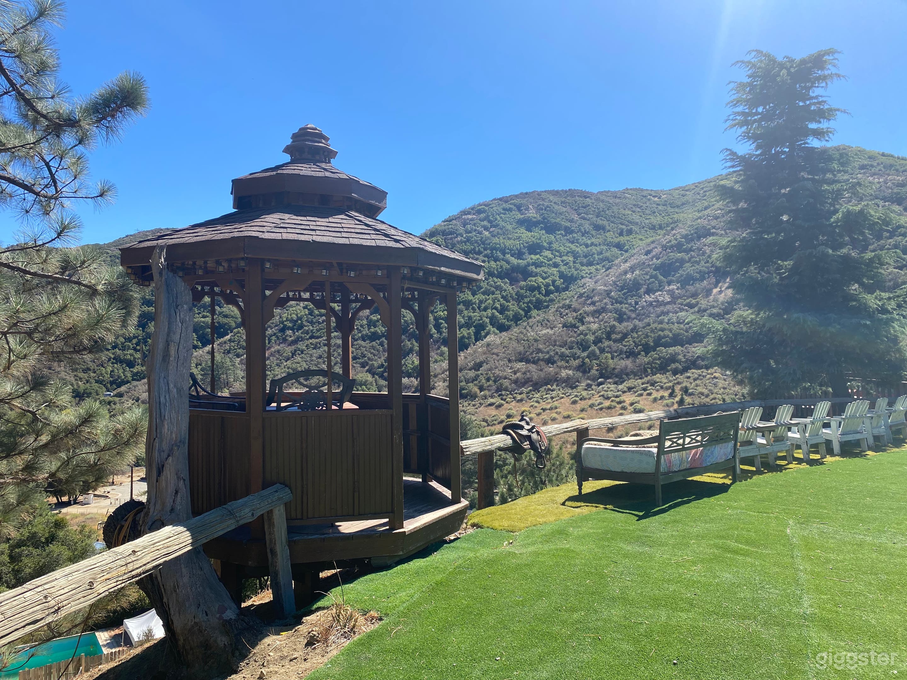 Cliffside Garden &amp; Gazebo Overlooking Desert Valley Photo 3