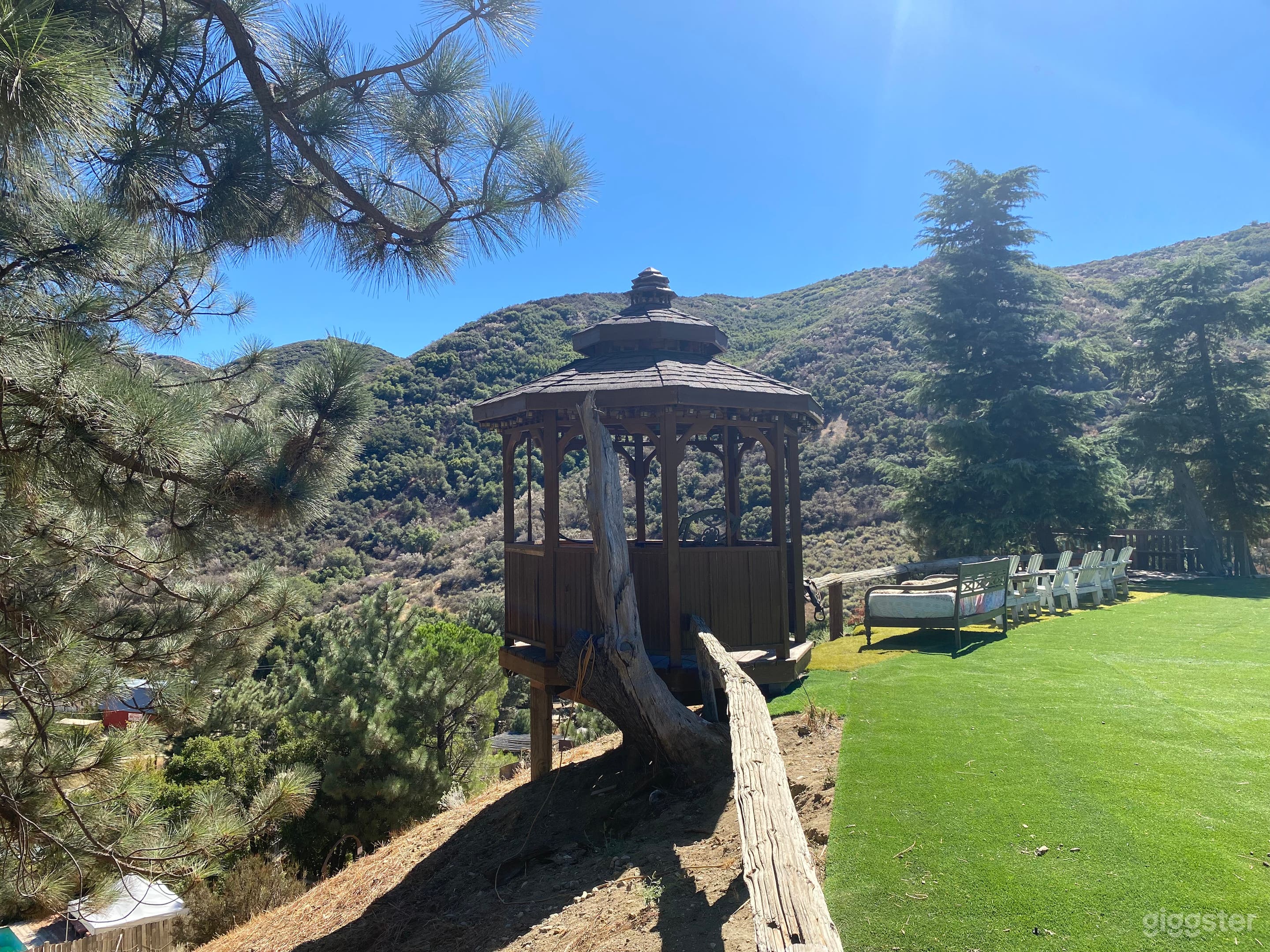 Cliffside Garden &amp; Gazebo Overlooking Desert Valley Photo 1