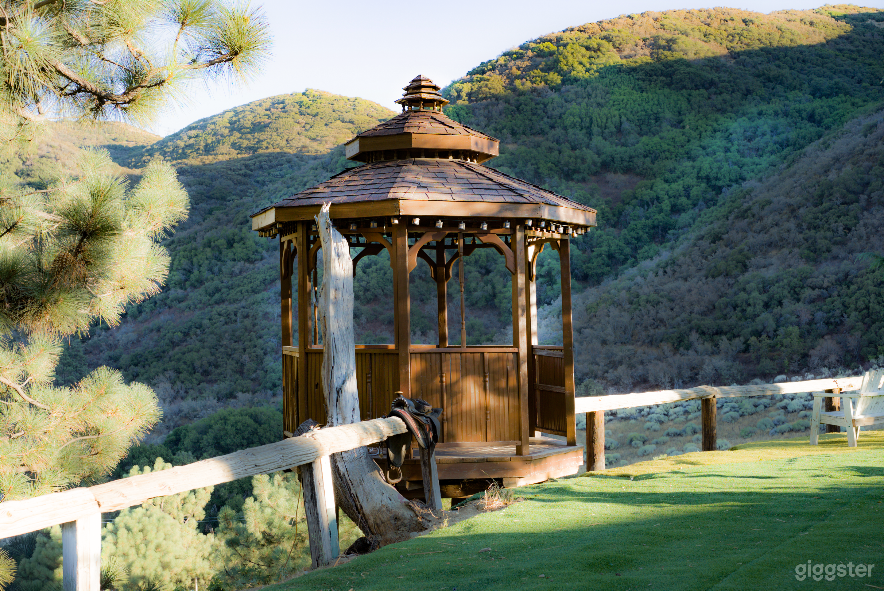 Cliffside Garden & Gazebo Overlooking Desert Valley Photo 4