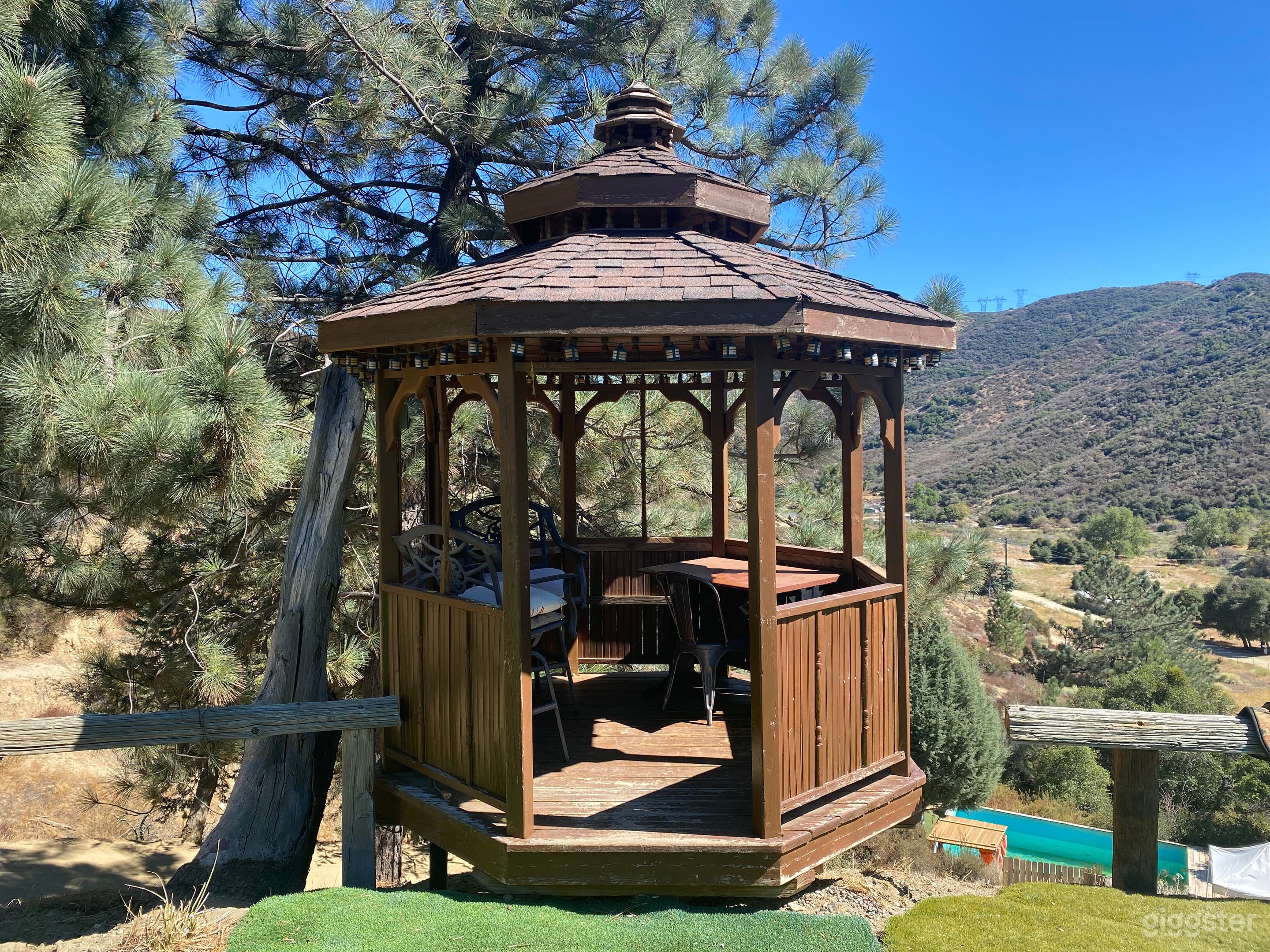 Cliffside Garden &amp; Gazebo Overlooking Desert Valley Photo 2